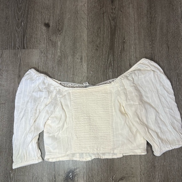 New American Eagle Off-Shoulder White Blouse size small - Picture 3 of 4